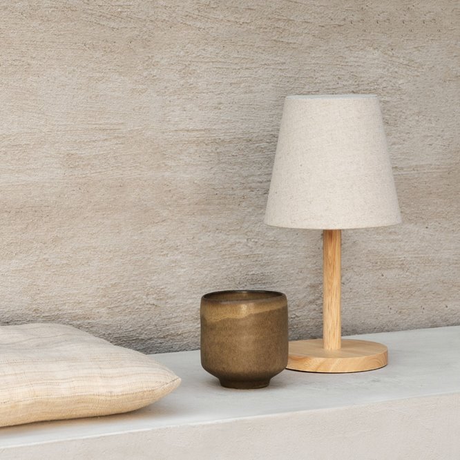 Bezprzewodowa lampka stołowa drewniana na taras